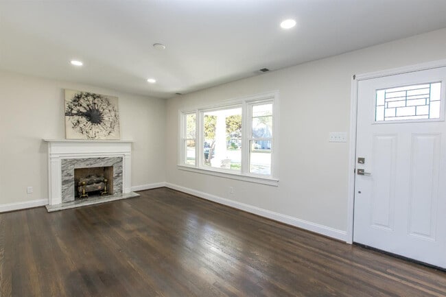 Foto del edificio - 564 Claymont Dr