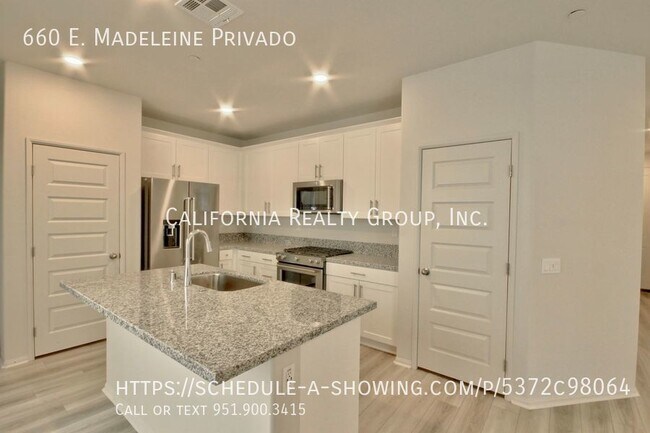 Building Photo - 660 E Madeleine Privado