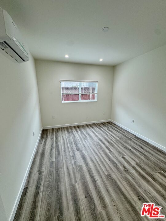 Building Photo - 2424 Ocean Park Blvd