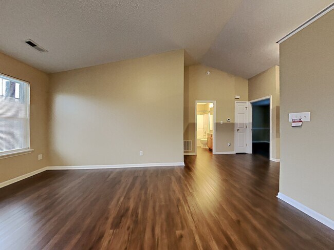 Building Photo - 4162 Raintree Road