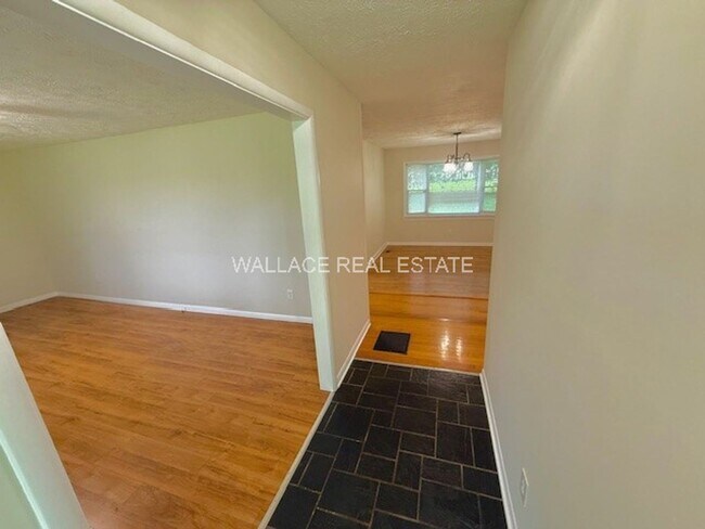 Foto del edificio - LOCATED IN GIBBS...FANTASTIC UPDATED, 1-LE...