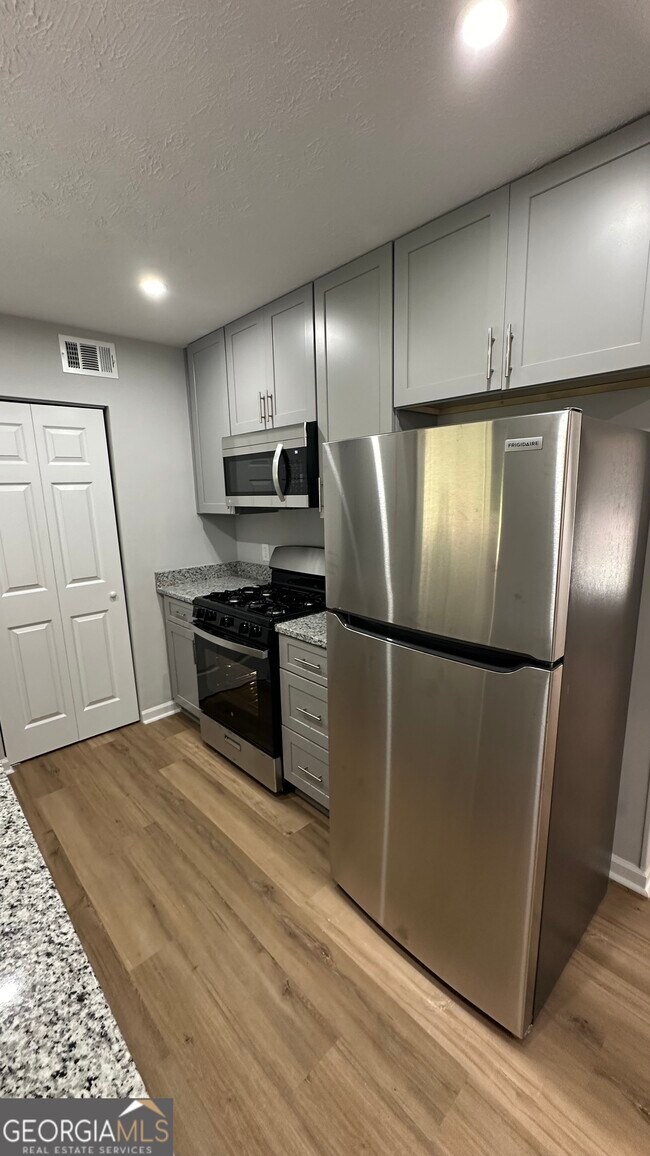 Foto del edificio - 6300 Creekford Dr