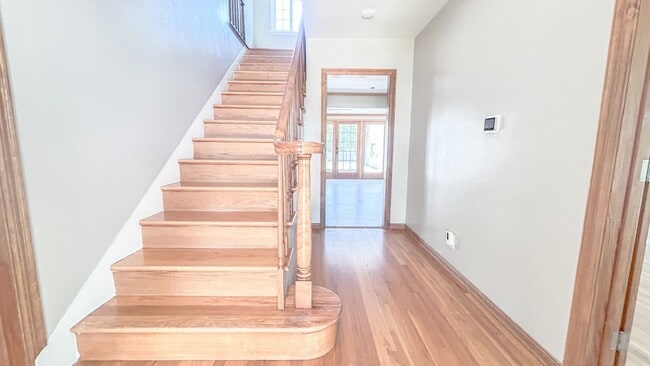 Building Photo - For rent! This charming 4-bedroom, 3-bathr...