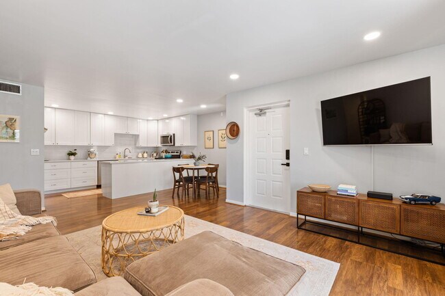 Building Photo - 1455 SW Silver Pine Way