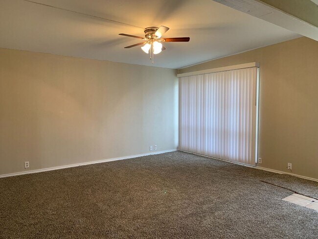 Foto del edificio - 3 Bedroom Cute Home Near Schools & Parks!