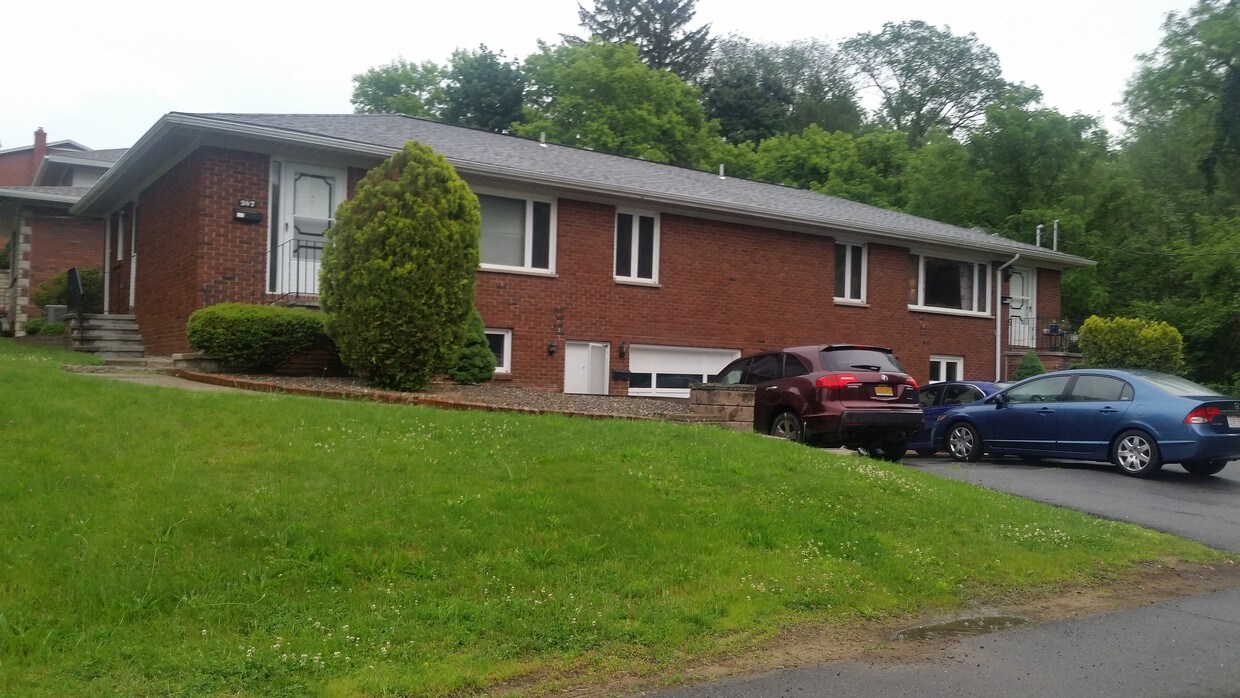 Primary Photo - 387 W Lawrence St