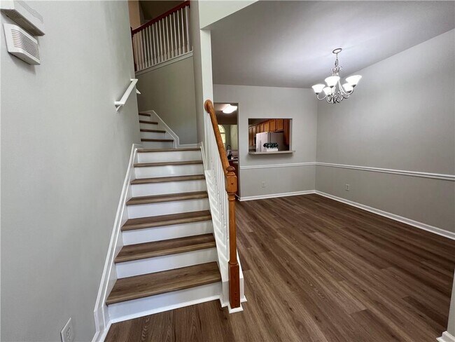 Foto del edificio - 2704 Pierce Brennen Ct NE