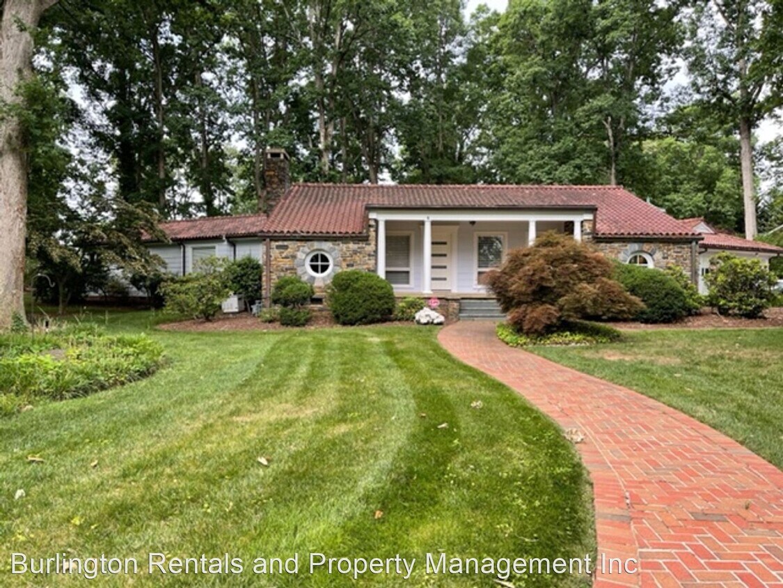 4 br, 3.5 bath House 2419 Pineway Dr House Rental in Burlington, NC