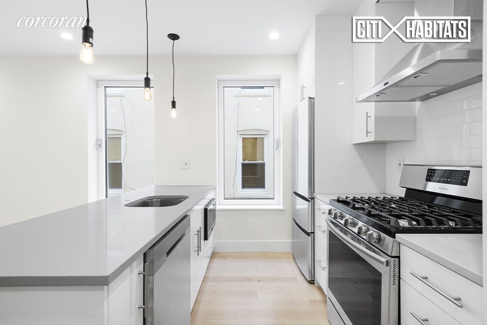 Foto del edificio - 64-44 Woodbine St