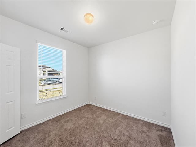 Foto del edificio - 663 Saxony Dr