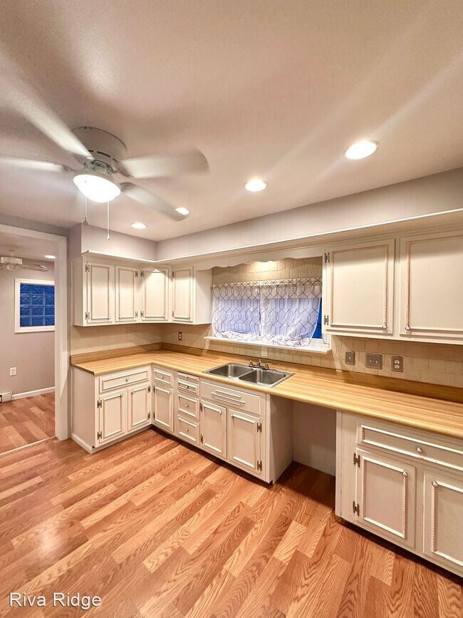 Foto del edificio - 4 br, 2 bath House - 1075 Steuben Street U...
