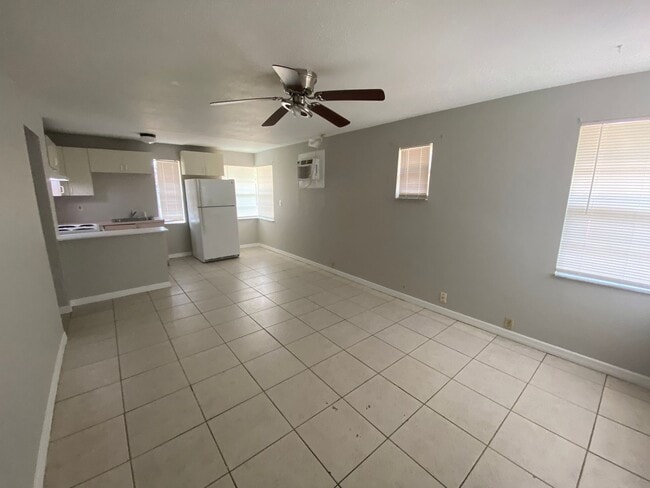 Building Photo - 1 Bedroom 1 Bath Duplex in Orlando for RENT!
