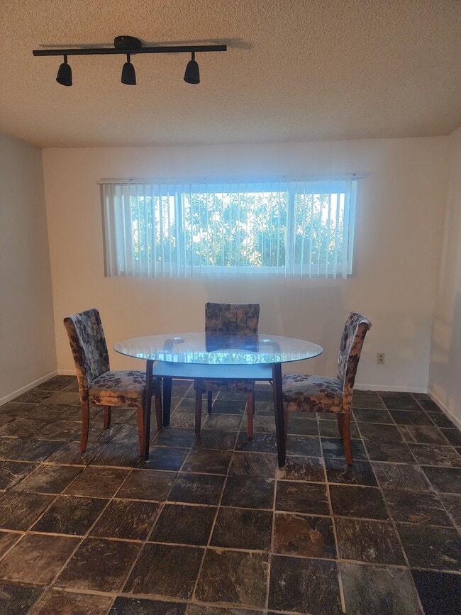 Building Photo - 9201 Shirley St