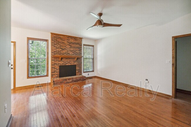Building Photo - 1640 Bennington Dr NW