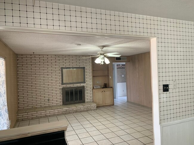 Foto del edificio - 10609 Lakewood Ave