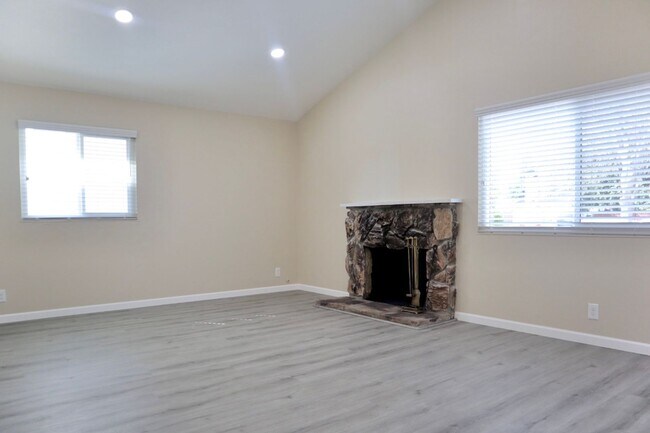 Building Photo - Newly remodeled 3-bedroom home in Northgat...