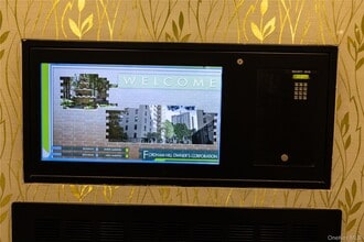 Building Photo - 5 Fordham Hill Oval