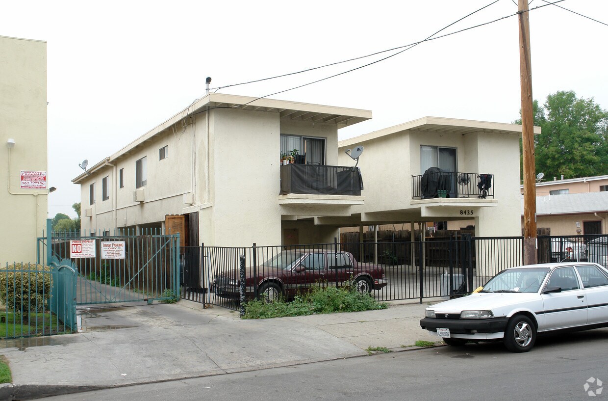8425 WILLIS AV, Panorama City, CA 91402 8425 WILLIS AV Panorama City
