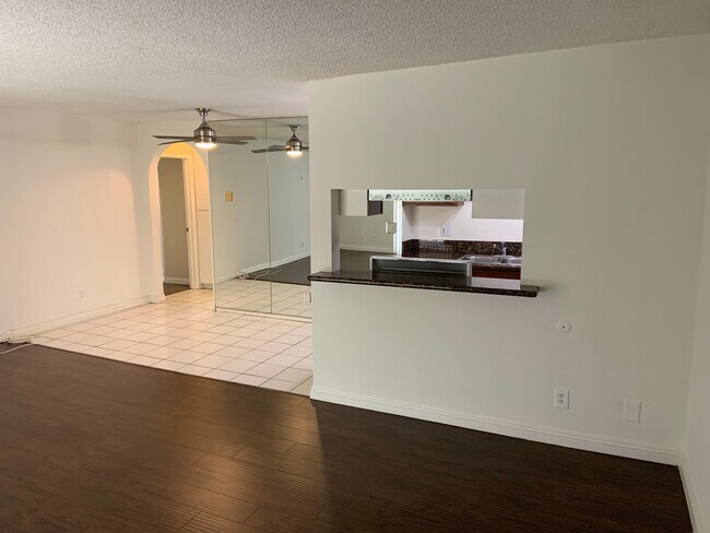 Foto del edificio - 9344 National Blvd
