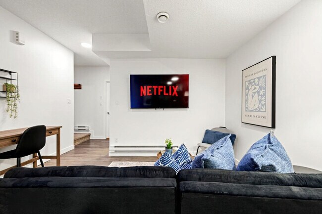 Photo du bâtiment - 10755-10792 92 St NW