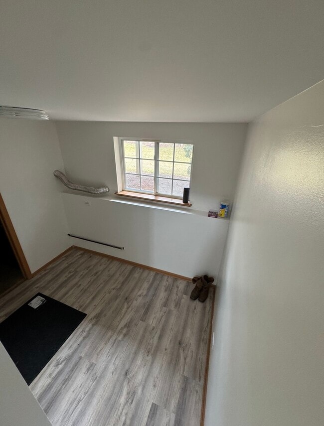 Building Photo - 409 Evergreen Cir