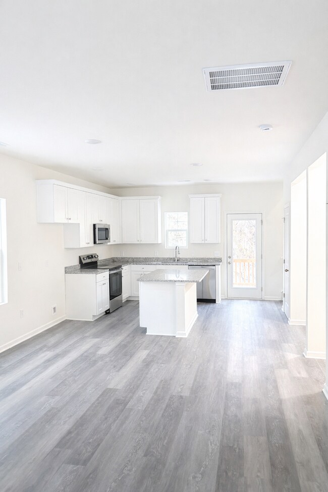 Foto del edificio - Brand New! 3BR w/ 1-Car Garage near Downtown Salisbury