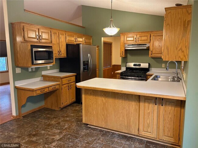 Foto del edificio - 12461 Larch St NW