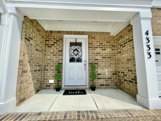 Building Photo - Practically New & Available 11-12-25! Amer...