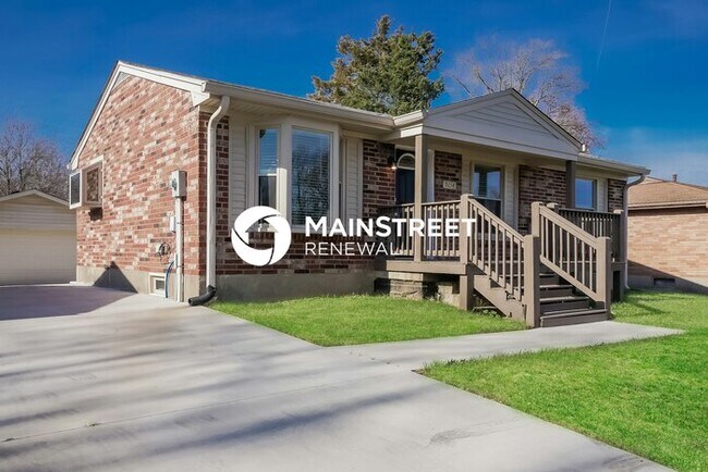 Building Photo - 3 Bedroom Pet-Friendly Home in LOUISVILLE, KY with Main Street Renewal