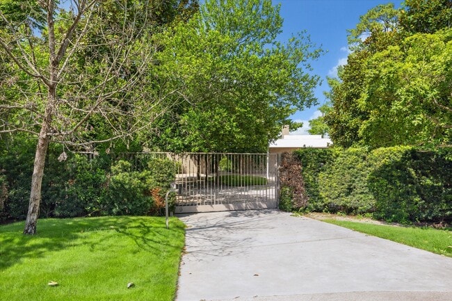 Building Photo - 9 Pinehill Ln