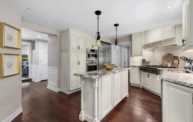 Building Photo - 777 Armonk Rd