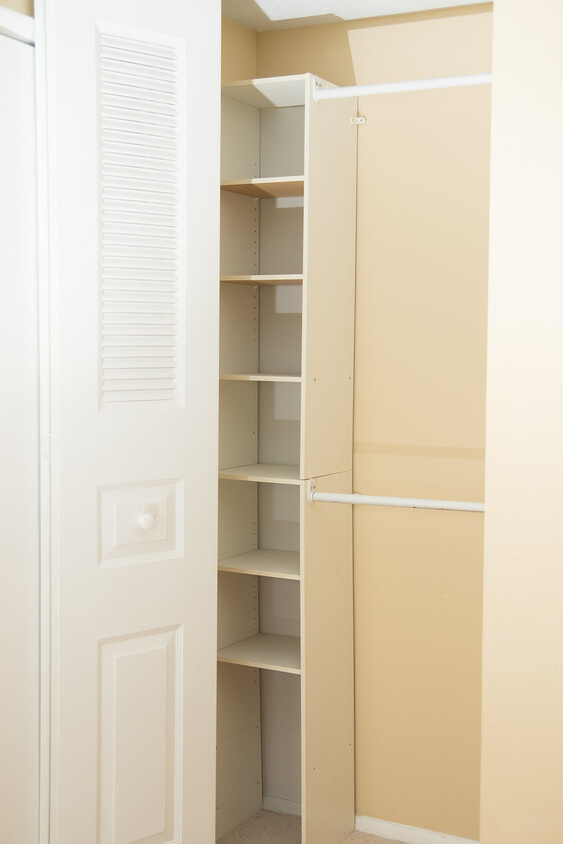 closet organizer in 3rd bedroom - 2847 Mossy Brink Court