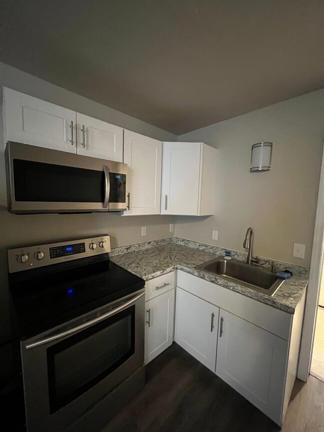 Building Photo - 608 West St