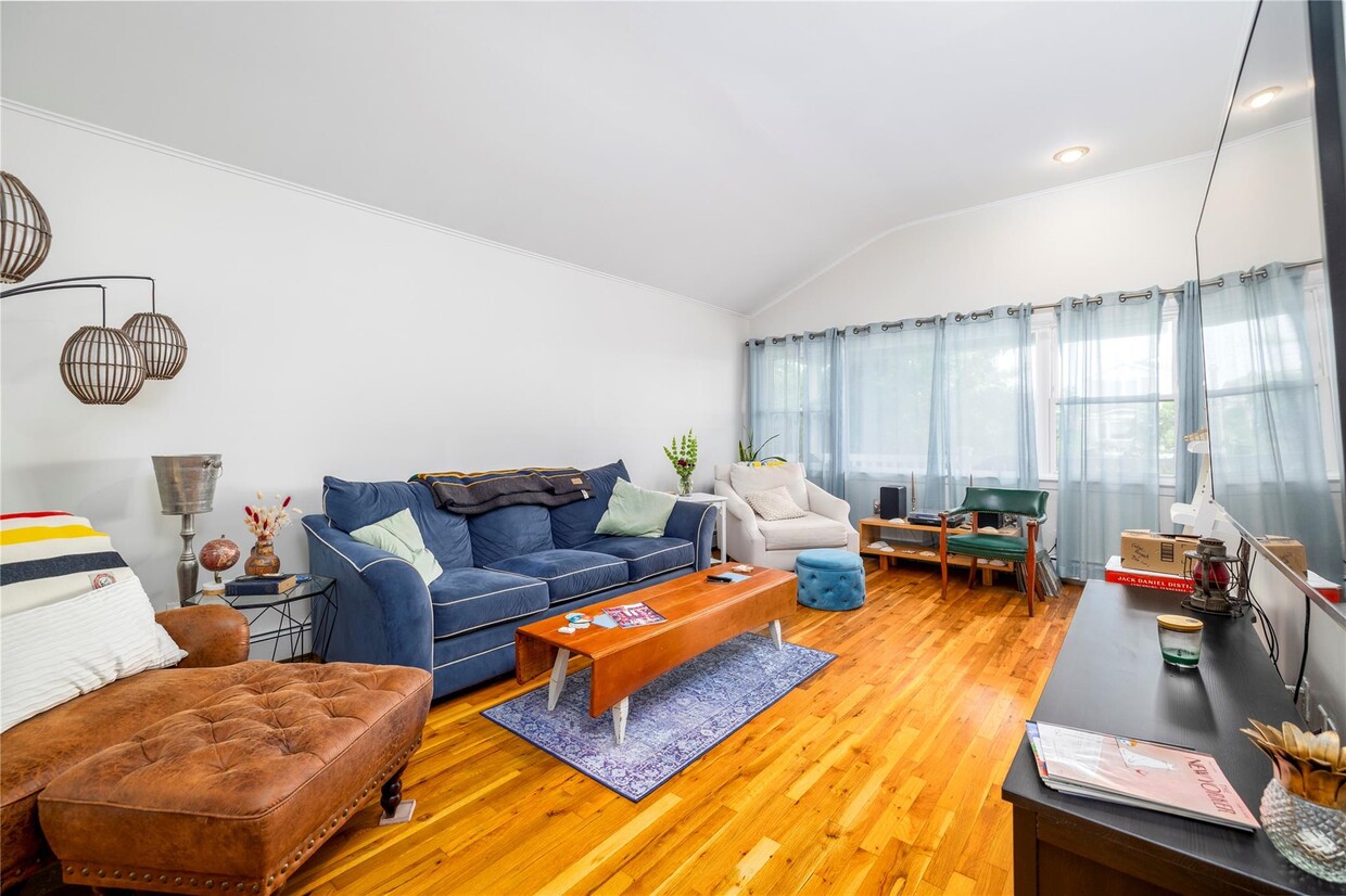 Primary Photo - 270 W Hudson St
