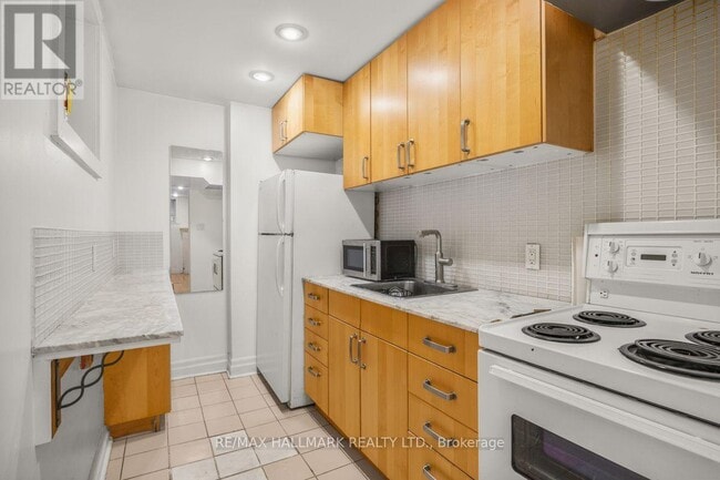 Building Photo - 483 Parkside Dr