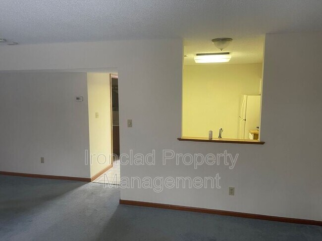 Building Photo - 705 Lake Ave