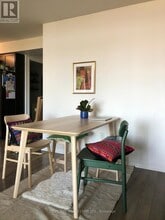 Building Photo - 812 Lansdowne Ave