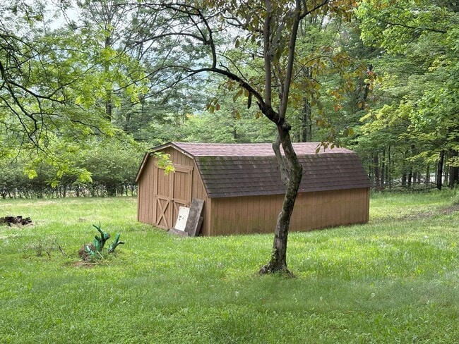 Building Photo - Single Family Home on 9.84 Acres