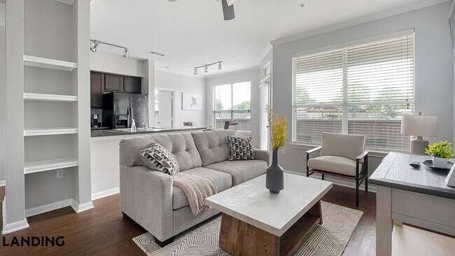 Building Photo - 14807 Woodland Hills Dr