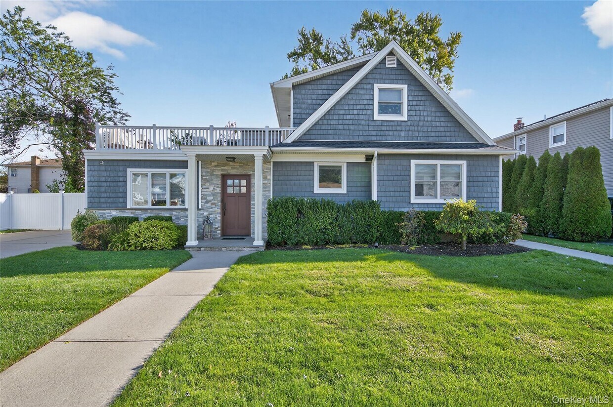 Primary Photo - 120 Evelyn Ave