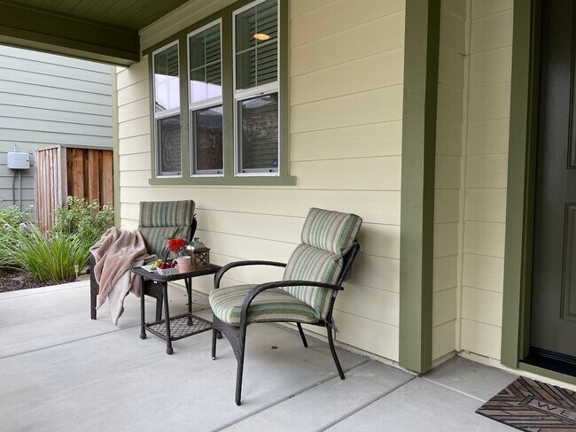 Front Porch - 2713 Bungalow Dr
