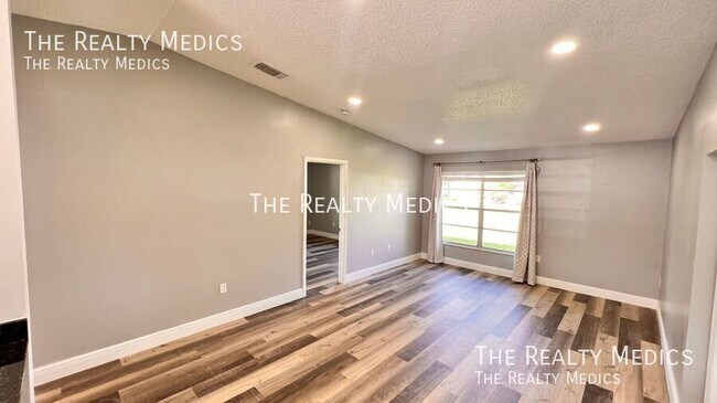Building Photo - 1184 Calanda Ave