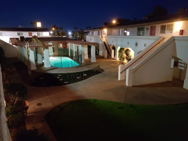 Building Photo - 2095 Cottonwood Cir