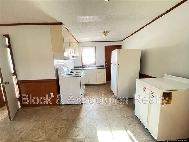 Building Photo - 1725 Cumberland Dr