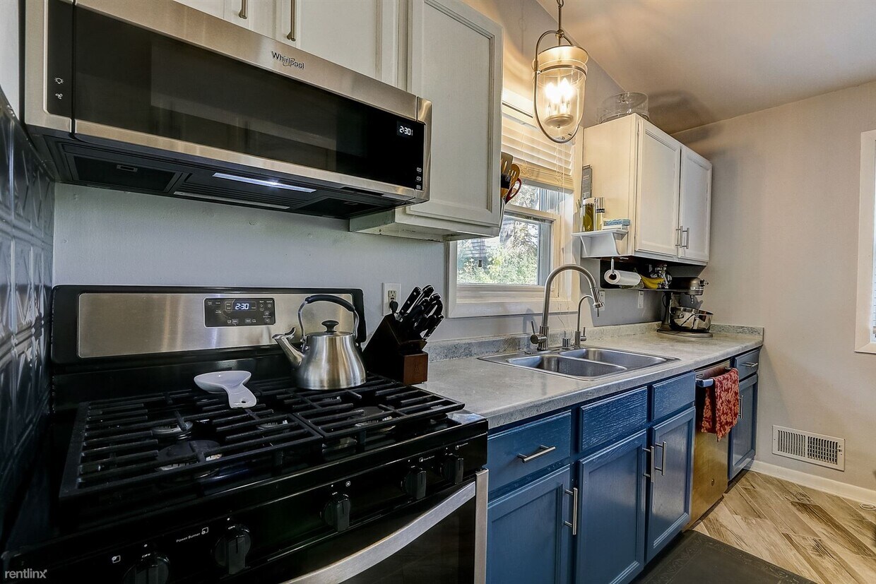 Primary Photo - 2 br, 1 bath House - 31 Craig Ave
