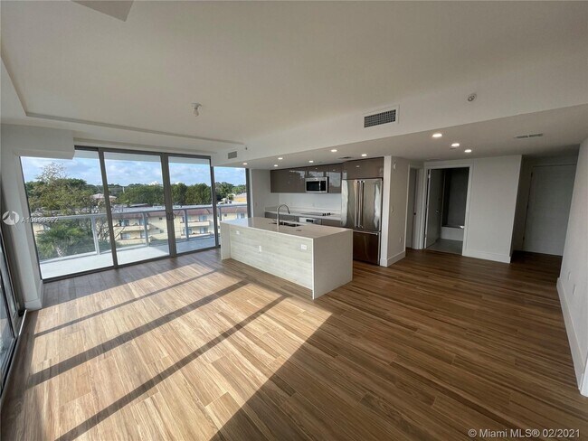 Foto del edificio - 13800 Highland Dr