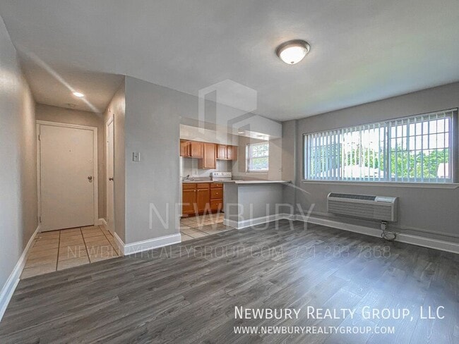 Building Photo - 305 San Juan Dr