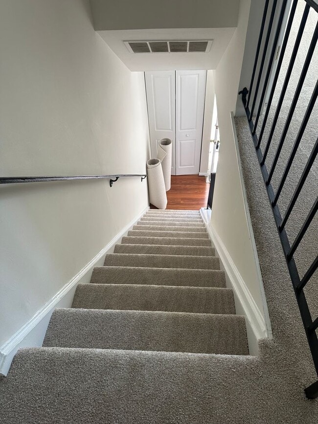 Foto del edificio - 290 Hilltop Ln