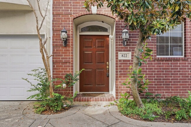 Building Photo - 822 Stuart St