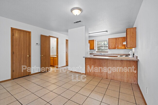 Building Photo - 896 Curtis Ave